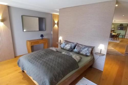 Postel nebo postele na pokoji v ubytování NEU! Ferienwohnung Design 1 Wasserburger Land