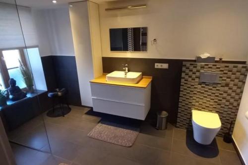Koupelna v ubytování NEU! Ferienwohnung Design 1 Wasserburger Land