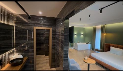 a hotel room with a bed and a bathroom at Porta e Alpeve in Gradec