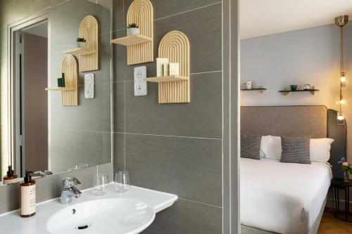 Phòng tắm tại Hôtel Eiffel Saint Charles