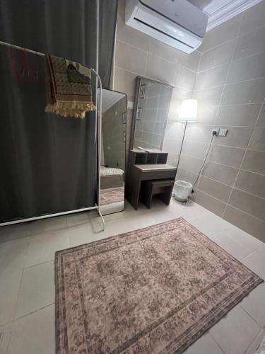 Koupelna v ubytování غرفة وصالة الجوري 1 ابواب ذكية