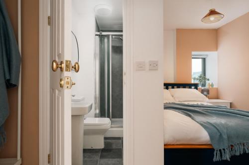 Koupelna v ubytování Stylish 2-Bed Apartment by Torquay Harbour