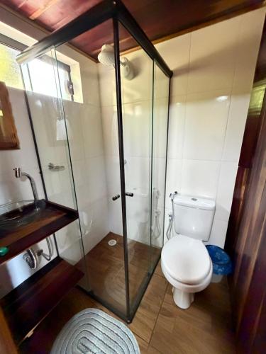 a bathroom with a toilet and a glass shower at Recanto UAI in Piedade