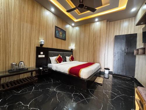 Giường trong phòng chung tại PS RESIDENCY