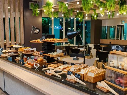a bakery with a display of pastries on a counter at ibis Porto Alegre Moinhos de Vento in Porto Alegre