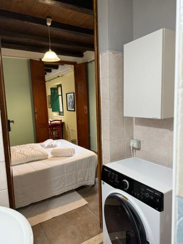 a bedroom with a bed and a washing machine at Antica Dimora in Quartu SantʼElena