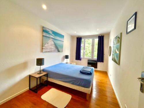 Postel nebo postele na pokoji v ubytování Appartement 6 personnes à La Gaubretière en face du Château