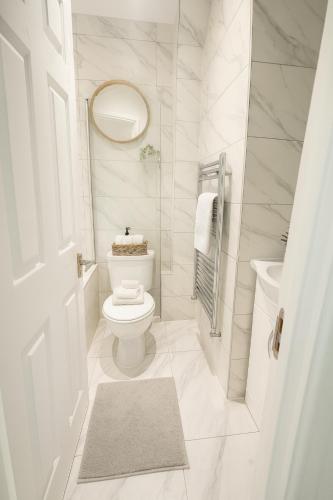 Ένα μπάνιο στο N15 Serenity Residence Elegant Rooms