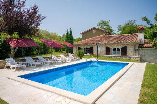 Gemütliches Ferienhaus In Ružići Mit Offenem Kamin