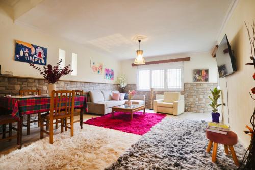 Cozy tricolor 2 bdr apt with gym & parking