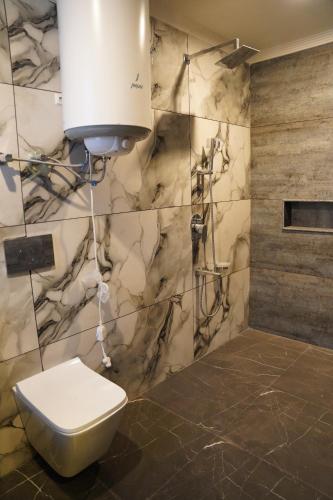 Ένα μπάνιο στο Razain suites