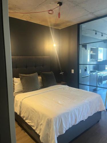 a bedroom with a large white bed in a room at Apartment with Mountain views Wex1 in Cape Town