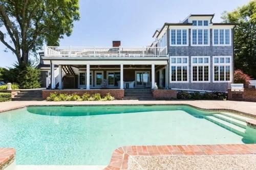 Swimmingpoolen hos eller tæt på Pool Hot Tub Theater Room Water Views and more