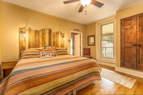 Ένα ή περισσότερα κρεβάτια σε δωμάτιο στο All Aboard Loft