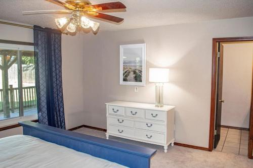 Voodi või voodid majutusasutuse Choctaw House - Driving Distance to Tinker toas