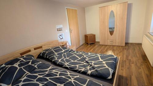 Postel nebo postele na pokoji v ubytování Ferienwohnung Rössger