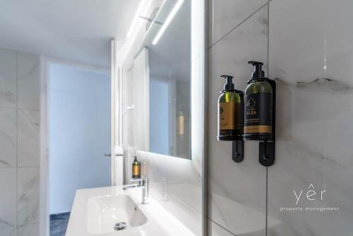 Elegant & Modern 2BR Apartment - Pireaus Center and Marina