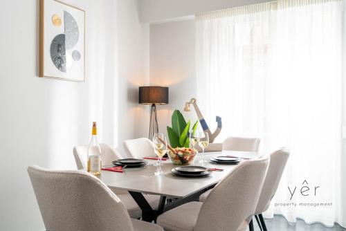 Elegant & Modern 2BR Apartment - Pireaus Center and Marina