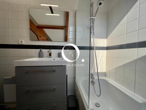 Ένα μπάνιο στο COC - La Dune