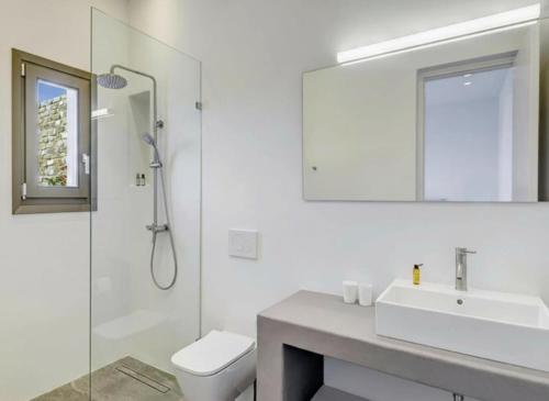 Koupelna v ubytování Overture House Antiparos