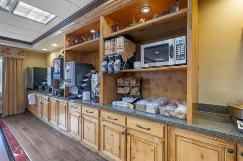 Kuchyň nebo kuchyňský kout v ubytování Best Western Plus Canyon Pines