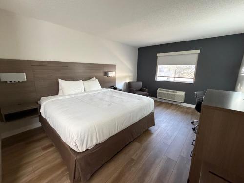 Postel nebo postele na pokoji v ubytování Quality Inn Neosho