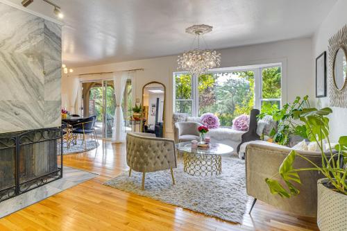 Photo de la galerie de l'établissement Work and Relax! Updated Walnut Creek Home with Office, à Walnut Creek