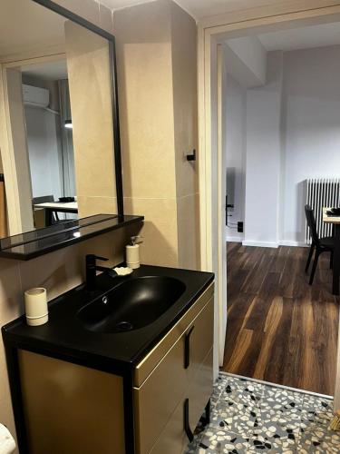 Kuchyň nebo kuchyňský kout v ubytování AETHER-Living Apartments