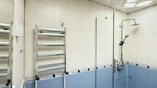 Phòng tắm tại Mayden Tower apartment