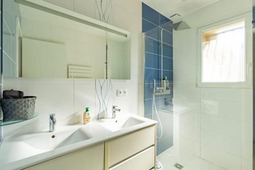 Ένα μπάνιο στο Maison Tulipe 3Ch