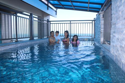 Επισκέπτες που μένουν στο The Caye Hotel Caye Caulker