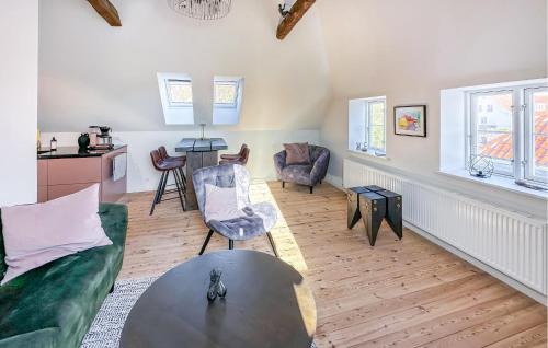 Køkken eller tekøkken på 2 Bedroom Cozy Apartment In Svaneke