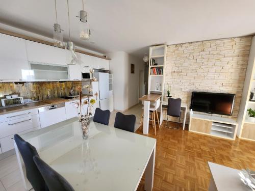 Apartman Maneo with free parking in garage
