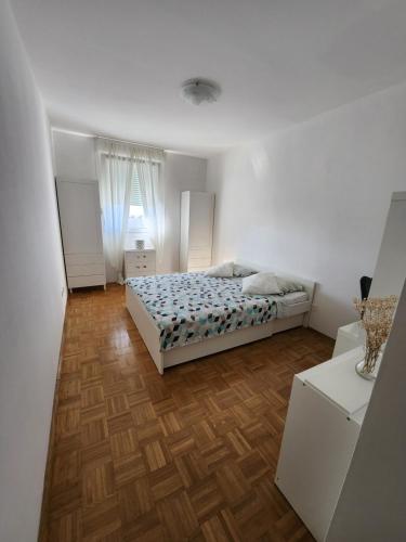 Apartman Maneo with free parking in garage