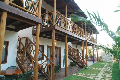 a building with wooden stairs and a patio at Villa Loui Beach Icaraizinho-Ce in Icaraí