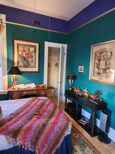 Ένα ή περισσότερα κρεβάτια σε δωμάτιο στο Page Street Stays