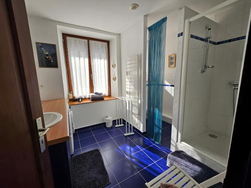 Ένα μπάνιο στο Le Gîte À Mamie