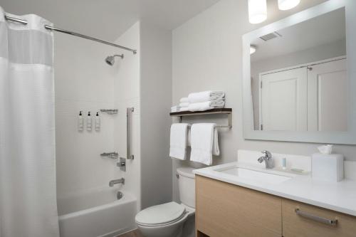 Vannituba majutusasutuses TownePlace Suites by Marriott Phoenix Chandler/Fashion Center