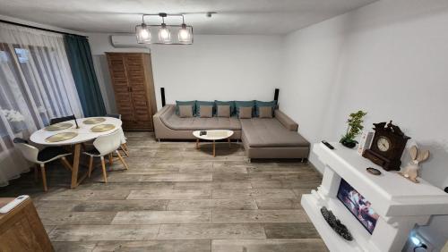 Φωτογραφία από το άλμπουμ του Eco Garden Home στο Πιτέστι