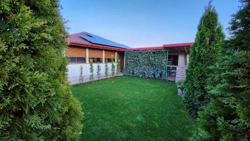 Φωτογραφία από το άλμπουμ του Eco Garden Home στο Πιτέστι