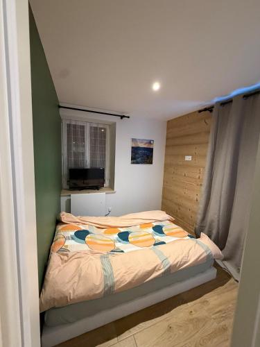 Ένα ή περισσότερα κρεβάτια σε δωμάτιο στο Le Nid des Sapins