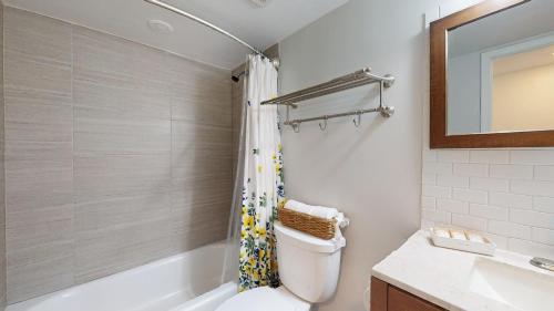 Koupelna v ubytování Pinecrest #1 2br 4 Beds Free Parking