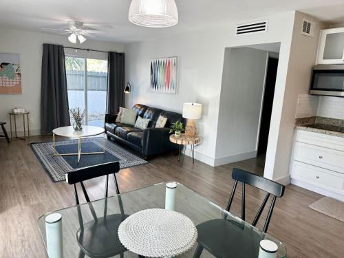 Una cocina o cocineta en Palmettobay #3, 2 Bedroom4 Twin Bedspark 2 Cars