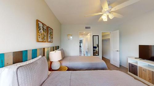 Postel nebo postele na pokoji v ubytování Palmettobay#2, 2 Bedroom4 Twin Beds Park2 Cars