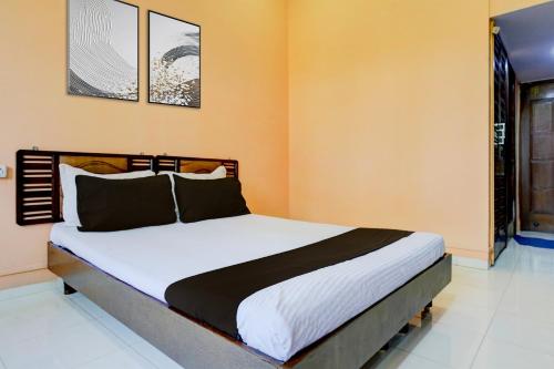 Ένα ή περισσότερα κρεβάτια σε δωμάτιο στο Hotel O Kumar's Amantran Lodging