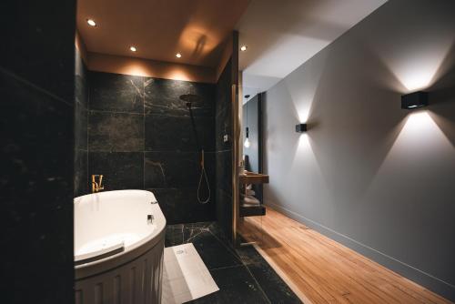 Ένα μπάνιο στο René-Victoire