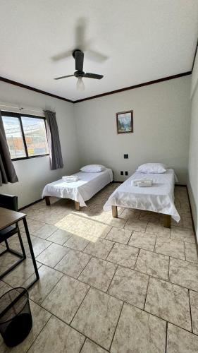Llit o llits en una habitació de Périco Hotel