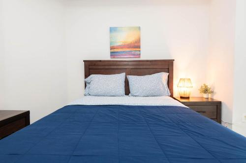 Lovely 3BR Apt With Balcony And Rooftop Pool Plus Views photo 8