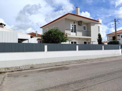 Το κτήριο όπου στεγάζεται  η παραθεριστική κατοικία