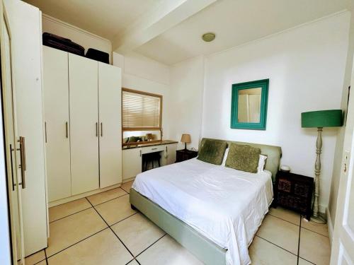 Gallery image of Grey Pearl at Strand in Strand